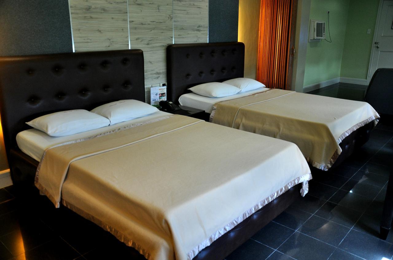 Jardin De Rosal Hotel Pasig City Esterno foto