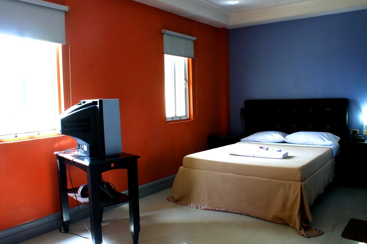 Jardin De Rosal Hotel Pasig City Esterno foto