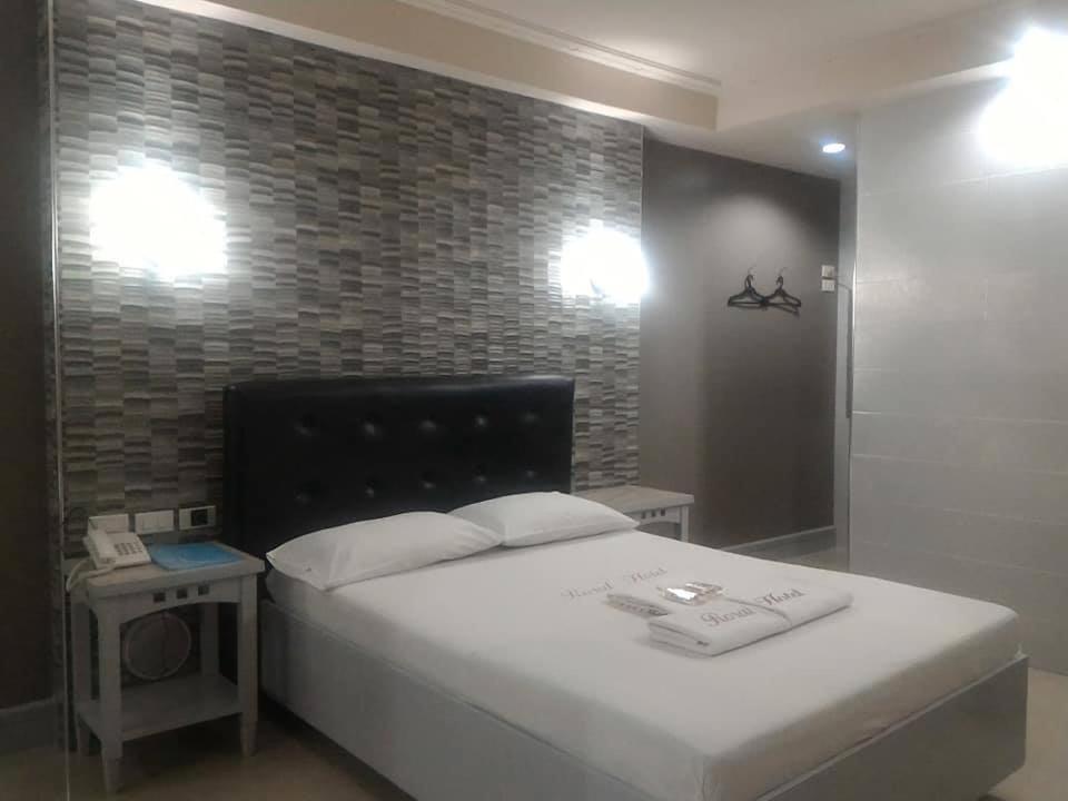Jardin De Rosal Hotel Pasig City Esterno foto